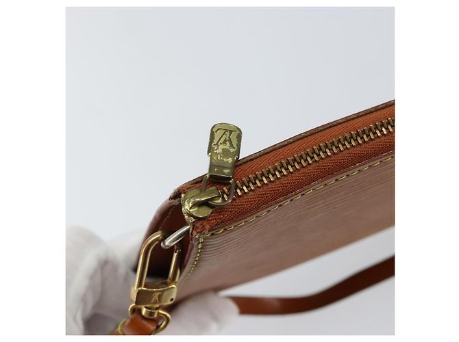 LOUIS VUITTON Epi Pochette Accesorios Pouch Marrón M52953 Auth 152133 Castaño - vista 10