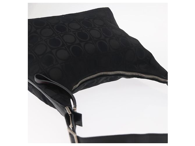 Borsa a Spalla Gancini in Pelle Nylon Nera Argento Salvatore Ferragamo Auth bs30802 Nero - vista 6