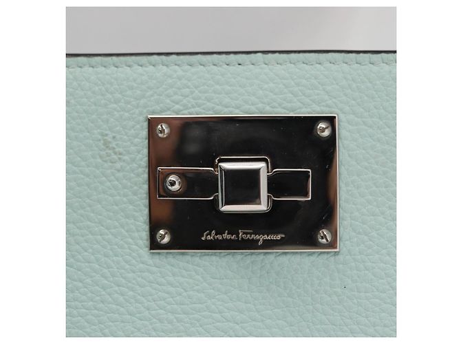 Salvatore Ferragamo Borsa a Spalla Gancini in Pelle Azzurro Chiaro Argento Auth 153957 Blu chiaro - vista 19