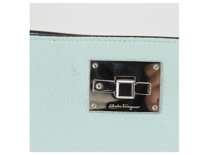 Salvatore Ferragamo Borsa a Spalla Gancini in Pelle Azzurro Chiaro Argento Auth 153957 Blu chiaro - vista 2