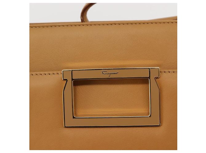 Borsa a Spalla Salvatore Ferragamo in Pelle Beige Oro Auth gh1110 D'oro - vista 17