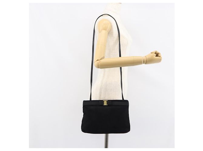 Borsa a Spalla Vala in Pelle Scamosciata Nera e Oro Salvatore Ferragamo Auth bs31358 Nero D'oro - vista 20