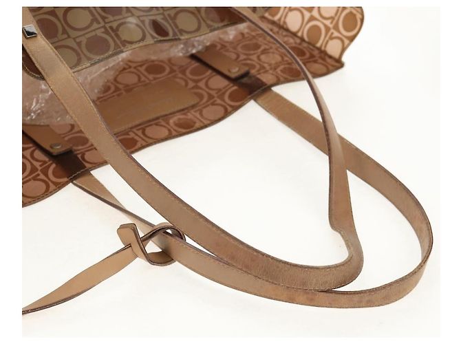 Bolso Tote Gancini de Vinilo Marrón Plata de Salvatore Ferragamo Auth bs29993 - vista 7