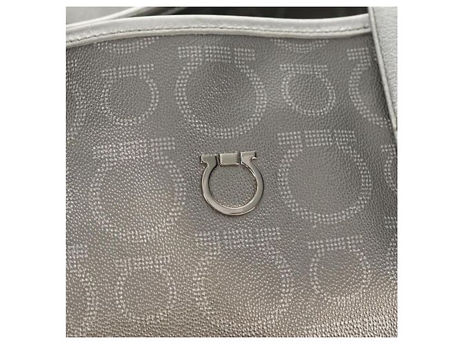 Borsa Tote Gancini in Pelle Argento Salvatore Ferragamo Auth BA6592 - vista 16