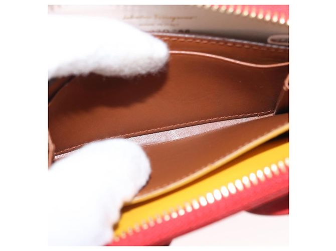 Portafoglio compatto Vala in pelle rossa e oro Auth am9789 di Salvatore Ferragamo Rosso D'oro - vista 11