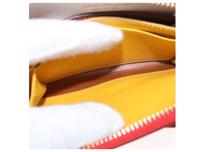Portafoglio compatto Vala in pelle rossa e oro Auth am9789 di Salvatore Ferragamo Rosso D'oro - vista 17