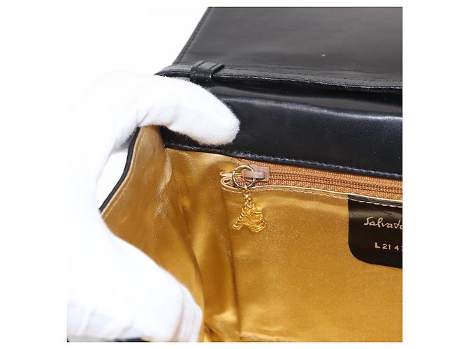 Borsa a Spalla Salvatore Ferragamo in Pelle Nera Oro Auth 153867 Nero D'oro - vista 20
