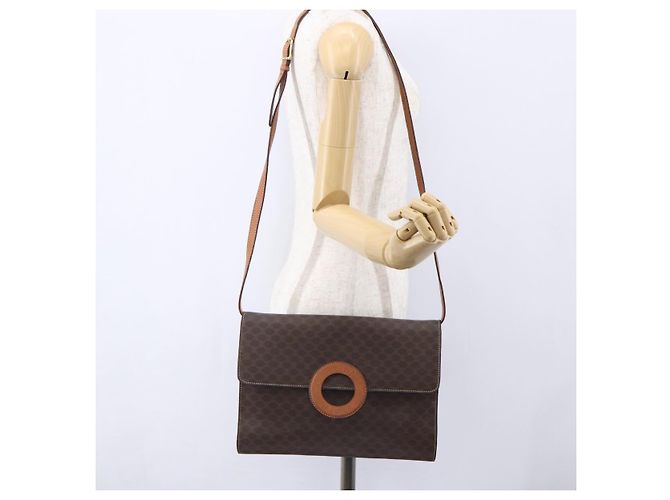 Céline CELINE Macadam Canvas Circle Shoulder Bag PVC Leather Brown Gold Auth 153465 Golden - vue 20