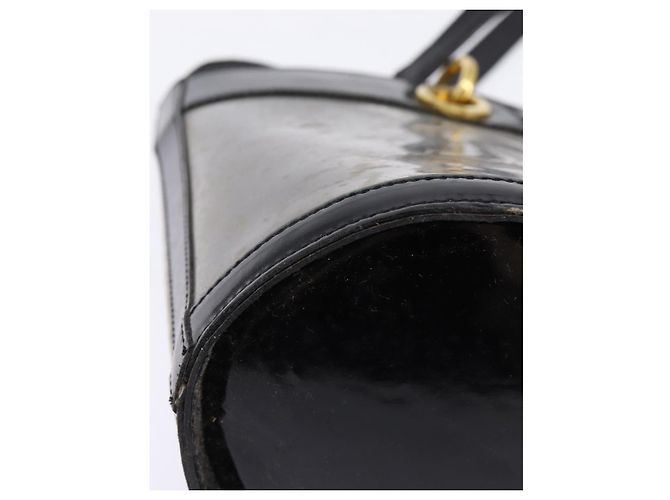 Borsa a Spalla Gancini in Vinile Nero e Oro Auth 145025 di Salvatore Ferragamo D'oro - vista 10