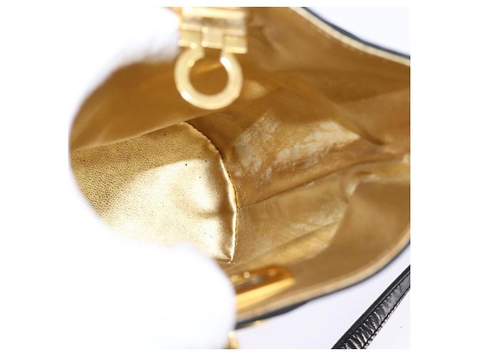 Borsa a Spalla Gancini in Vinile Nero e Oro Auth 145025 di Salvatore Ferragamo D'oro - vista 16