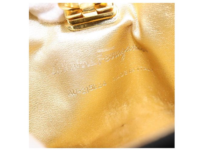 Borsa a Spalla Gancini in Vinile Nero e Oro Auth 145025 di Salvatore Ferragamo D'oro - vista 18
