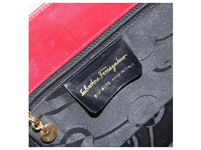Sac à main Vala en cuir rouge et or de Salvatore Ferragamo Auth bs31710 Doré - vue 15
