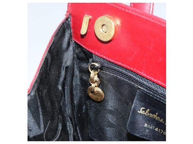 Sac à main Vala en cuir rouge et or de Salvatore Ferragamo Auth bs31710 Doré - vue 19