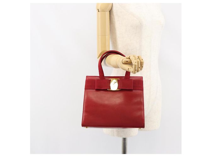 Sac à main Vala en cuir rouge et or de Salvatore Ferragamo Auth bs31710 Doré - vue 21