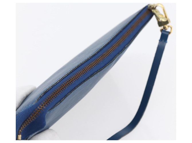 LOUIS VUITTON Epi Pochette Accessori Pouch Blu M52985 LV Auth BA8155 - vista 6