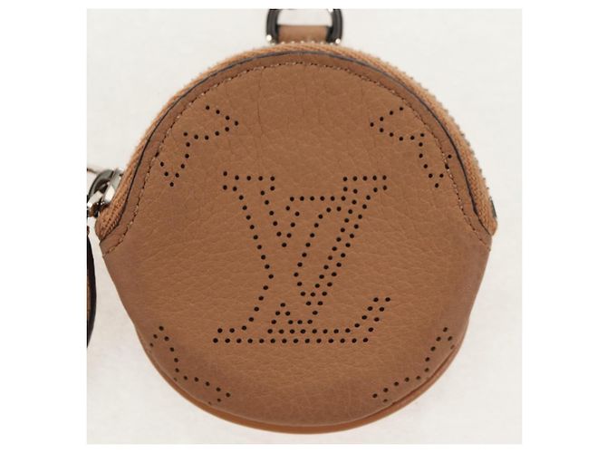 LOUIS VUITTON Mahina Portachiavi Modalità Volo Pouch Charm M00542 LV Auth 154957M Beige - vista 3