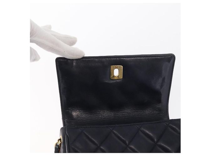 CHANEL Borsa a Spalla Matelassé in Pelle di Agnello Blu Navy Oro CC Auth 156505 D'oro - vista 19
