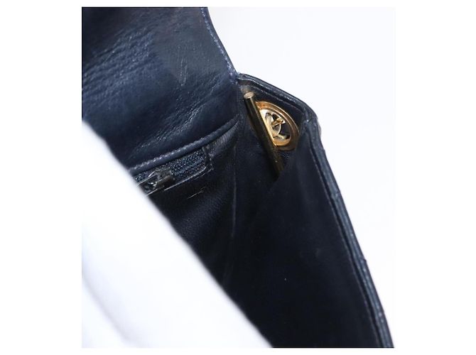 CHANEL Borsa a Spalla Matelassé in Pelle di Agnello Blu Navy Oro CC Auth 156505 D'oro - vista 22