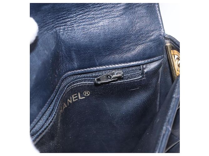 CHANEL Borsa a Spalla Matelassé in Pelle di Agnello Blu Navy Oro CC Auth 156505 D'oro - vista 24