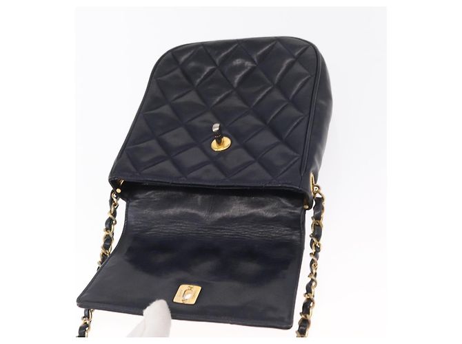 CHANEL Borsa a Spalla Matelassé in Pelle di Agnello Blu Navy Oro CC Auth 156505 D'oro - vista 9
