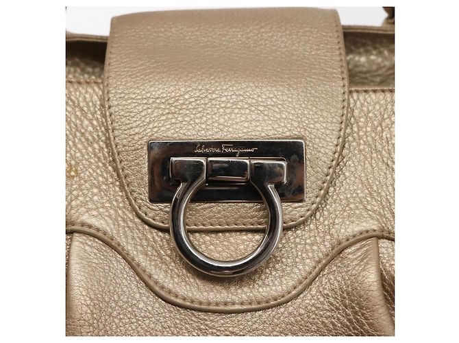Borsa Tote Gancini Marissa in pelle beige e argento di Salvatore Ferragamo Auth bs30081 - vista 18