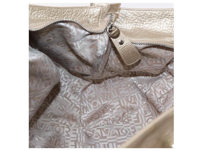 Borsa Tote Gancini Marissa in pelle beige e argento di Salvatore Ferragamo Auth bs30081 - vista 21