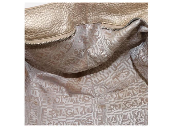 Borsa Tote Gancini Marissa in pelle beige e argento di Salvatore Ferragamo Auth bs30081 - vista 22