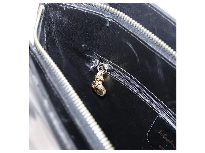 Borsa a Spalla Gancini in Pelle Nera e Oro Auth 157016 di Salvatore Ferragamo Nero D'oro - vista 20