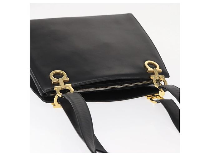 Borsa a Spalla Gancini in Pelle Nera e Oro Auth 157016 di Salvatore Ferragamo Nero D'oro - vista 6
