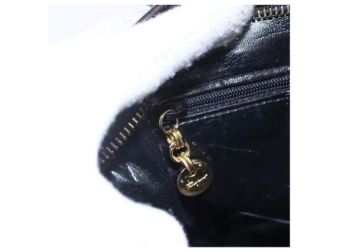 Borsa a spalla Gancini in suede marrone e oro Auth 155065 di Salvatore Ferragamo D'oro - vista 16