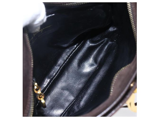 Borsa a spalla Gancini in suede marrone e oro Auth 155065 di Salvatore Ferragamo D'oro - vista 17