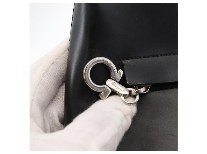 Borsa a Spalla Gancini in Pelle Nera e Argento di Salvatore Ferragamo Auth BA8223 Nero - vista 14