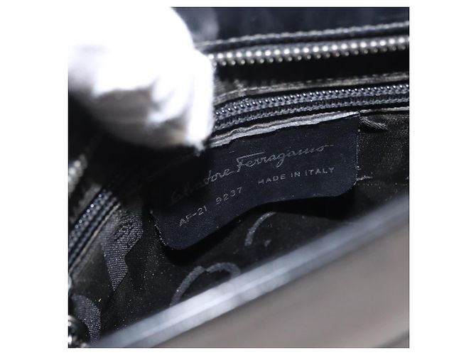 Borsa a Spalla Gancini in Pelle Nera e Argento di Salvatore Ferragamo Auth BA8223 Nero - vista 16