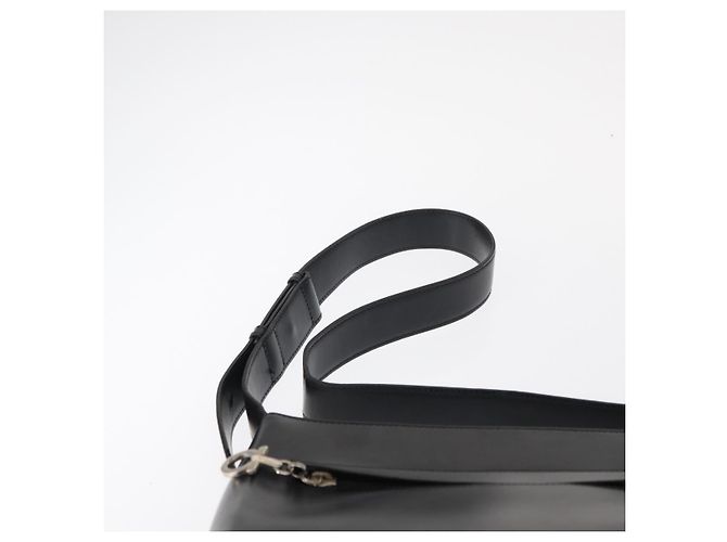 Borsa a Spalla Gancini in Pelle Nera e Argento di Salvatore Ferragamo Auth BA8223 Nero - vista 8