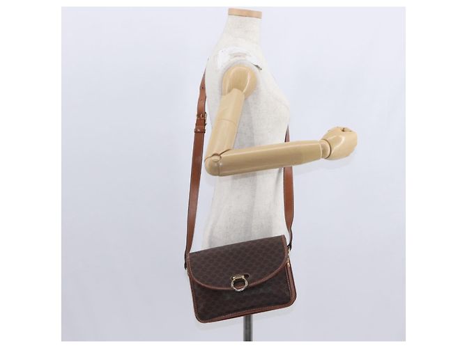 Céline CELINE Macadam Canvas Schultertasche aus PVC-Leder Braun Gold Auth ka570 Golden - vista 26