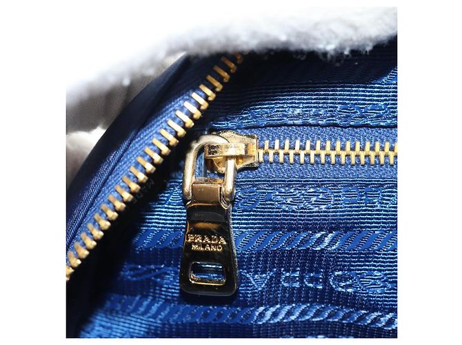 Borsa Clutch PRADA in nylon blu e oro Auth SW1822V D'oro - vista 21