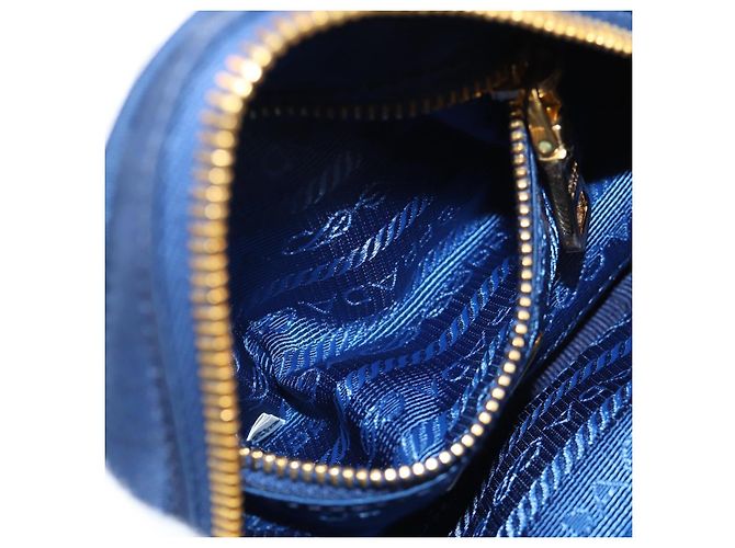Borsa Clutch PRADA in nylon blu e oro Auth SW1822V D'oro - vista 22