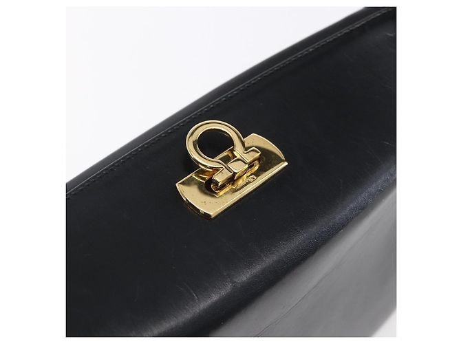 Salvatore Ferragamo Gancini Shoulder Bag Leather Black Gold Auth 153976 Golden - view 14