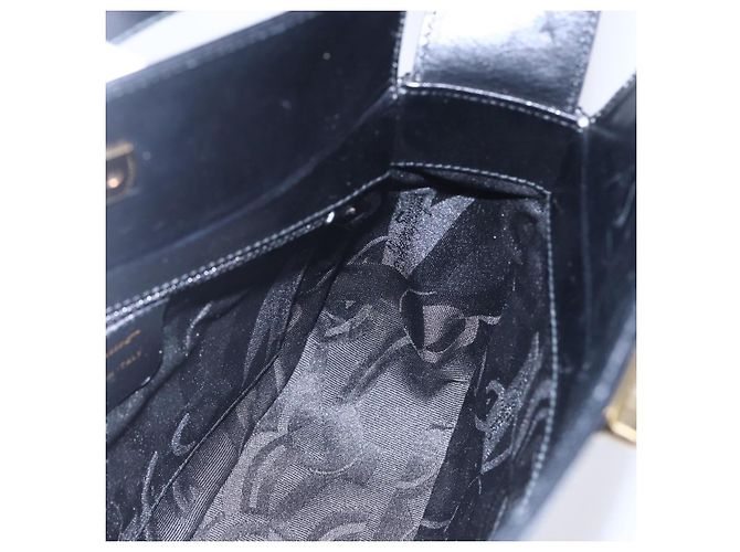Salvatore Ferragamo Gancini Shoulder Bag Leather Black Gold Auth 153976 Golden - view 18