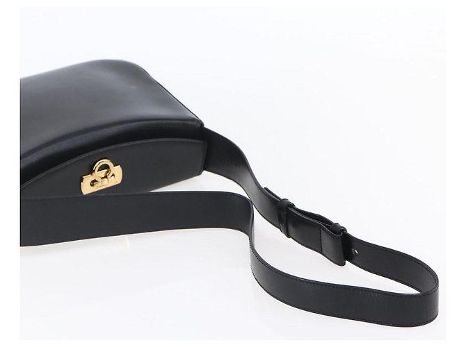 Salvatore Ferragamo Gancini Shoulder Bag Leather Black Gold Auth 153976 Golden - view 7