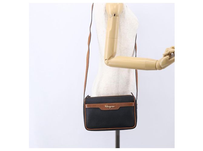 Borsa a Spalla Salvatore Ferragamo in Pelle PVC Nera Oro Auth BA7532 Nero D'oro - vista 23