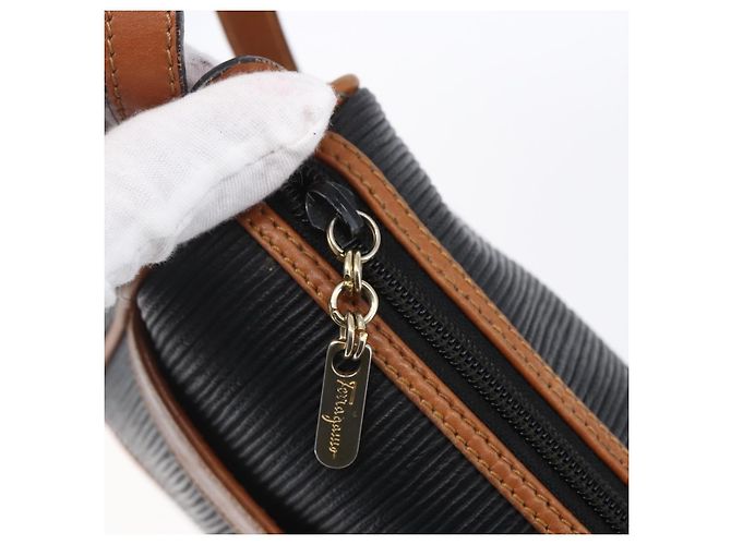 Borsa a Spalla Salvatore Ferragamo in Pelle PVC Nera Oro Auth BA7532 Nero D'oro - vista 9