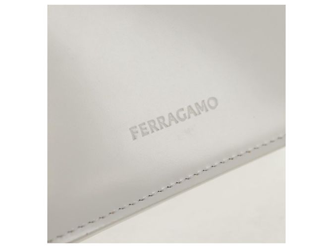 Pochette in pelle bianca e argento Auth 150881AV di Salvatore Ferragamo Bianco - vista 18