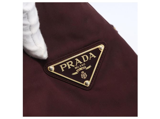 Borsa Tote a Catena Prada in Nylon Bordeaux e Oro Auth ar13821 D'oro Bordò - vista 15