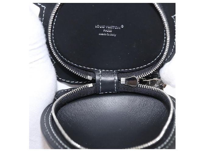 LOUIS VUITTON Portachiavi Monogram L Panda Charm Bianco Nero M03397 Auth 155958SM Monogramma - vista 10