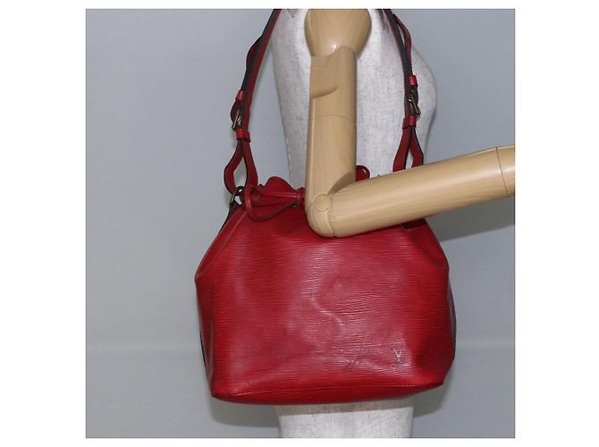 Noe LOUIS VUITTON Borsa a Spalla Petit Noé Epi Rossa M44107 LV Auth BA6525 Rosso - vista 20