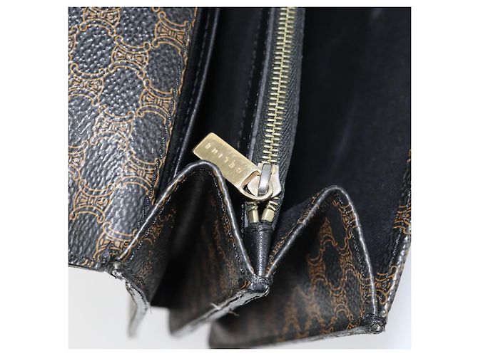 Céline Clutch in tela Macadam CELINE in pelle PVC nera e oro Auth 153735 Nero D'oro - vista 18