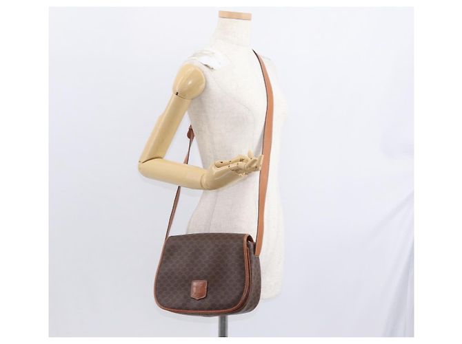 Céline Borsa a Spalla in Tela Macadam CELINE in Pelle PVC Marrone Oro Auth 151753 D'oro - vista 22