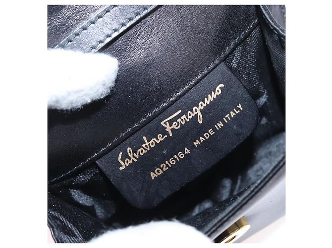 Borsa a Spalla Vala in Pelle Nera e Oro Salvatore Ferragamo Auth ka135 Nero D'oro - vista 12