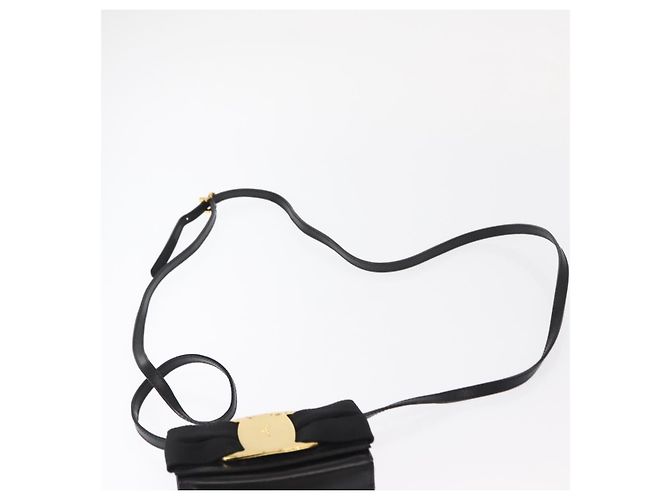 Borsa a Spalla Vala in Pelle Nera e Oro Salvatore Ferragamo Auth ka135 Nero D'oro - vista 14